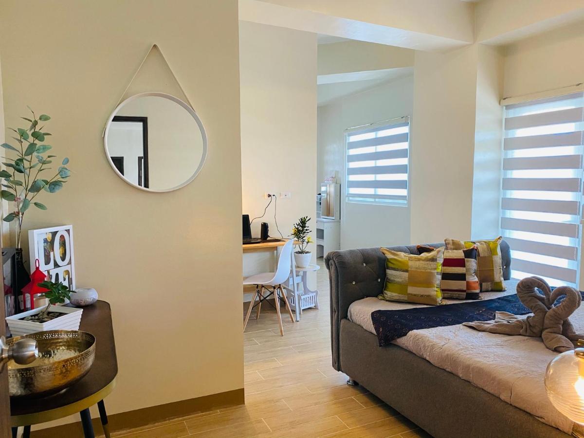 2 Bedroom Corner Executive Suite At Lafayette Park Square Megaworld Blvd Unit 5H Илойло Сити Екстериор снимка