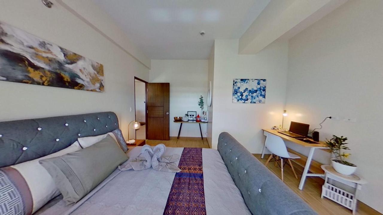 2 Bedroom Corner Executive Suite At Lafayette Park Square Megaworld Blvd Unit 5H Илойло Сити Екстериор снимка