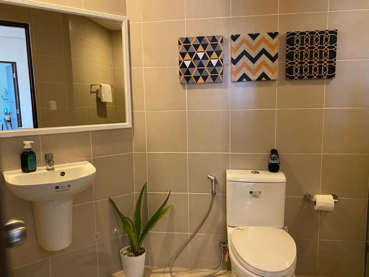 2 Bedroom Corner Executive Suite At Lafayette Park Square Megaworld Blvd Unit 5H Илойло Сити Екстериор снимка
