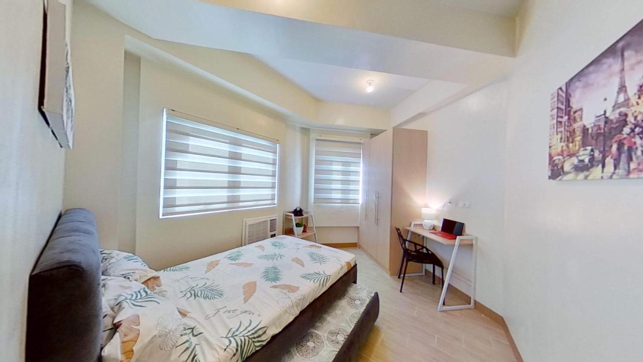 2 Bedroom Corner Executive Suite At Lafayette Park Square Megaworld Blvd Unit 5H Илойло Сити Екстериор снимка