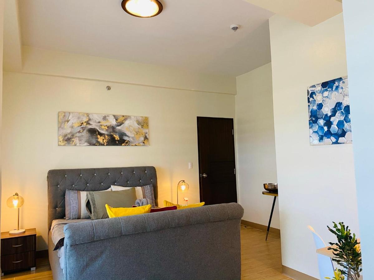 2 Bedroom Corner Executive Suite At Lafayette Park Square Megaworld Blvd Unit 5H Илойло Сити Екстериор снимка