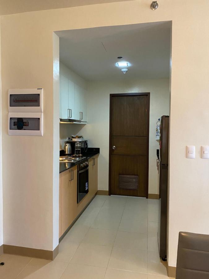 2 Bedroom Corner Executive Suite At Lafayette Park Square Megaworld Blvd Unit 5H Илойло Сити Екстериор снимка