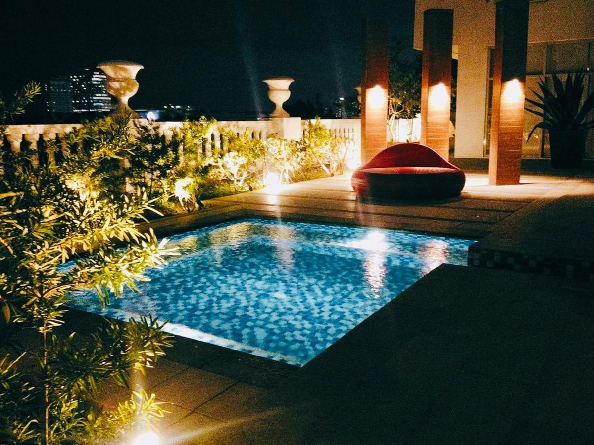 2 Bedroom Corner Executive Suite At Lafayette Park Square Megaworld Blvd Unit 5H Илойло Сити Екстериор снимка