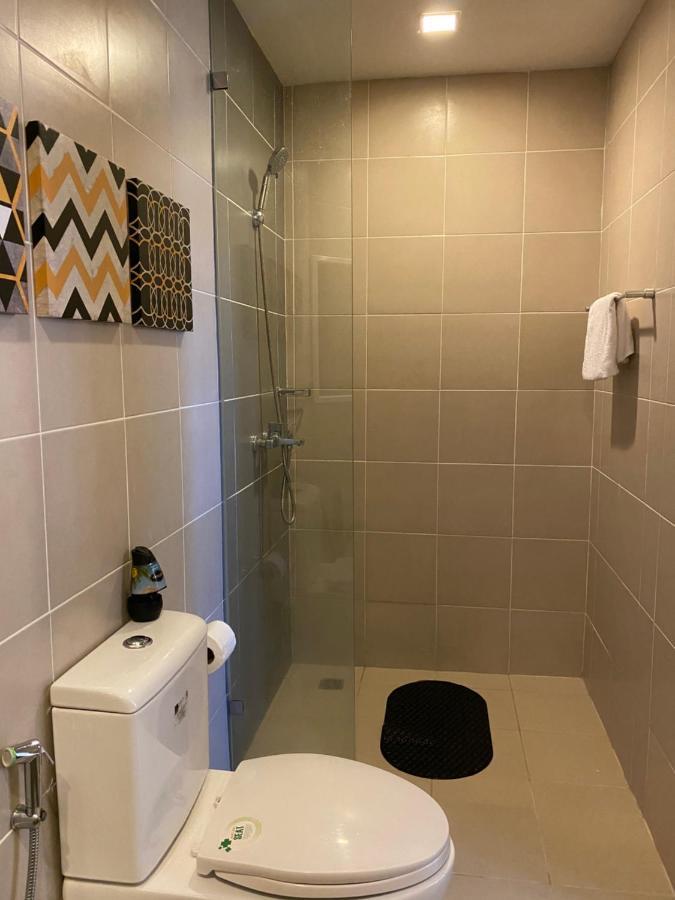 2 Bedroom Corner Executive Suite At Lafayette Park Square Megaworld Blvd Unit 5H Илойло Сити Екстериор снимка