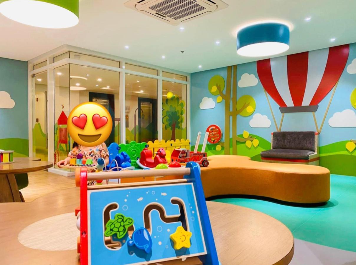 2 Bedroom Corner Executive Suite At Lafayette Park Square Megaworld Blvd Unit 5H Илойло Сити Екстериор снимка